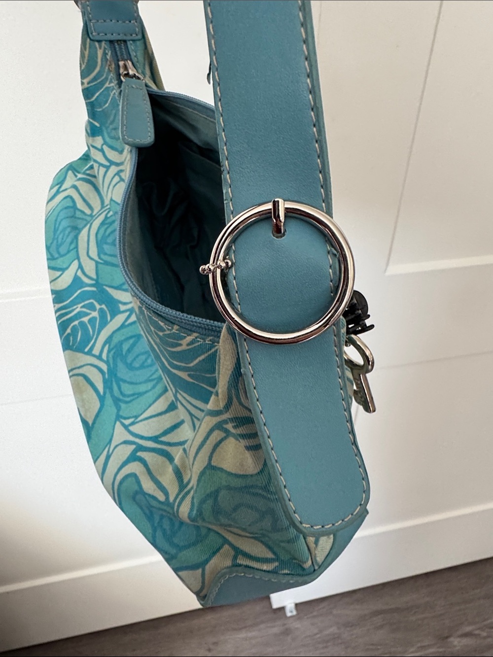 Fossil Teal Rose-Print Shoulder Bag with Silver Hardware and Charms - Picture 12 of 12